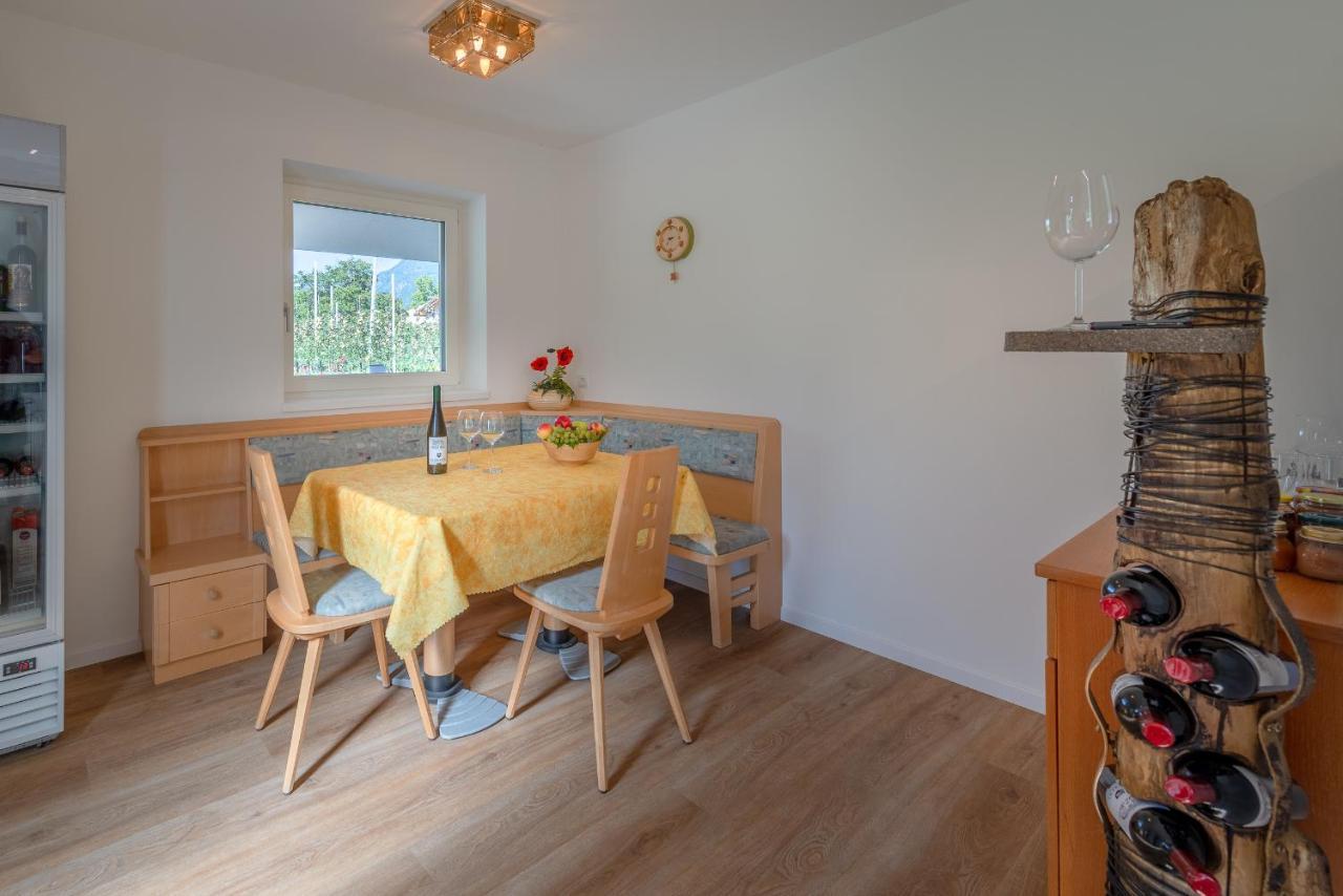Haus Stolz Bed and Breakfast Eppan an der Weinstraße Eksteriør billede